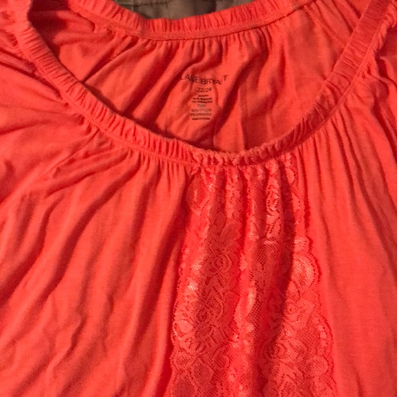 Plus size women’s short sleeve top - Picture 2 of 4